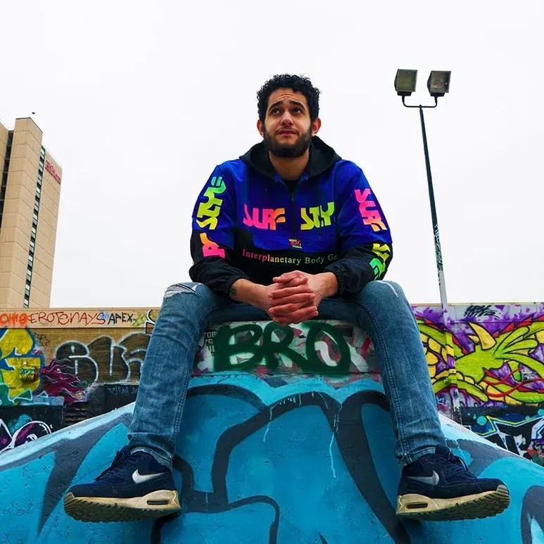 Aedan Outlaw Sorprende con&nbsp;«HiNBye!»