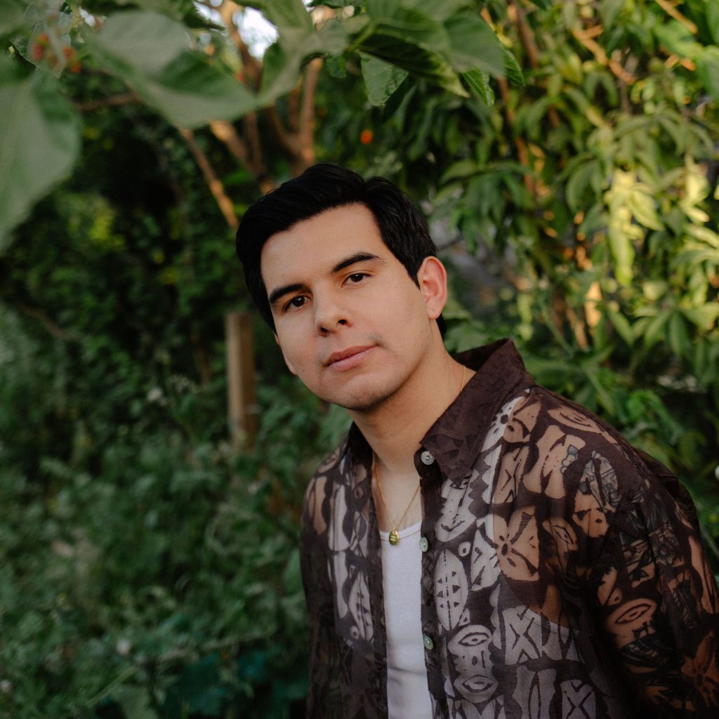 ¡Aníbal Flores Lanza «Algo Más» y Nos Hace Volar la&nbsp;Cabeza!