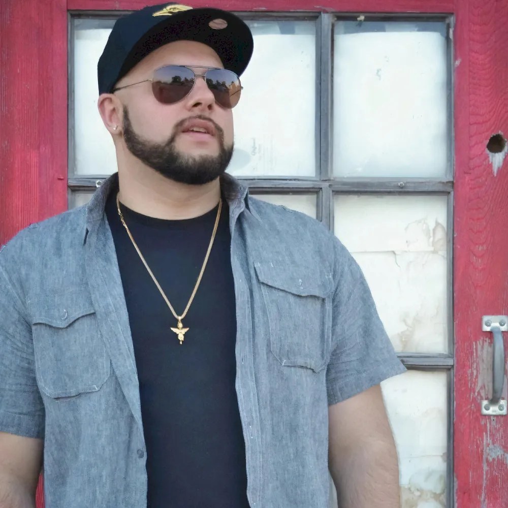 Chris Cachia vuelve a los 90 con «Inside and Outside» ¡puro rap del&nbsp;bueno!