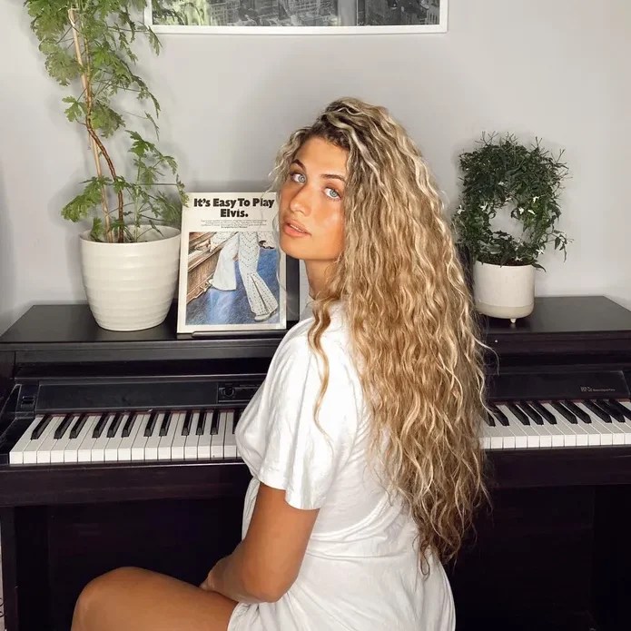 Antigoni y Loukas nos llevan de viaje con la versión en español de&nbsp;Meine