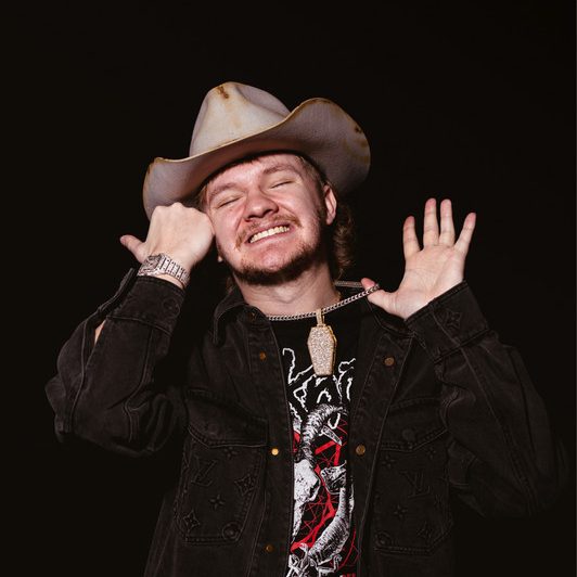 Caldwell y Fivio Foreign rompen barreras con «Get Out The Way»: country y drill en una fusión&nbsp;explosiva