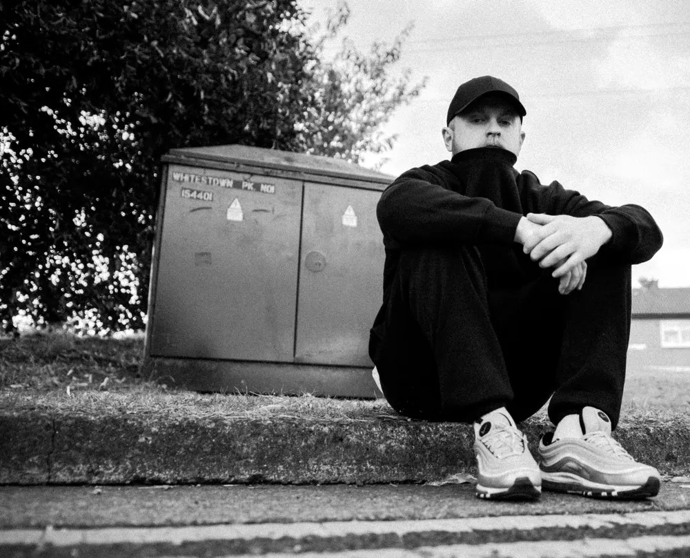 Flynn Johnson lanza “MURDER (feat. whoisdays)”: una batalla lírica sobre rumores, reputación y supervivencia en&nbsp;Dublín