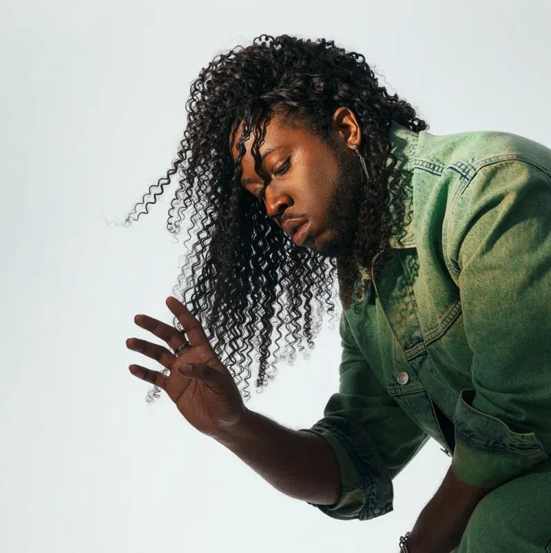 Tafari Anthony desafía los estereotipos de masculinidad con el irreverente sencillo «I’m So&nbsp;Pretty»