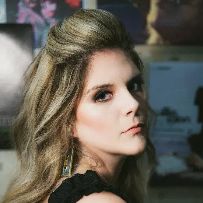 Claudia Lopez abre una nueva etapa con la sensibilidad de&nbsp;“MIRANDOME”